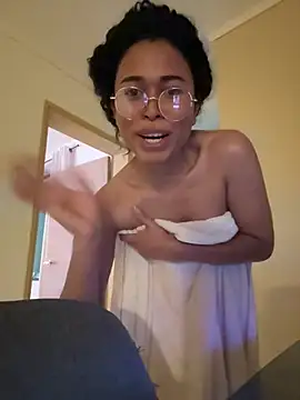 GabriSaenz online show from December 2024 10:47:02 PM