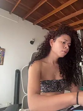 Snapshot of GabriSaenz chatting on May 2026 01:41:01 PM GabriSaenz online show from May 2026 01:41:01 PM