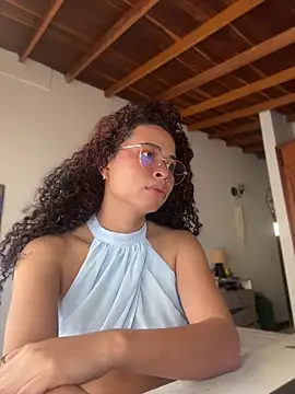 Snapshot of GabriSaenz chatting on May 2026 01:28:01 PM GabriSaenz online show from May 2026 01:28:01 PM