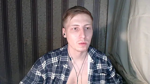 Snapshot of darienlarge chatting on February 2025 08:14:02 PM darienlarge online show from February 2025 08:14:02 PM