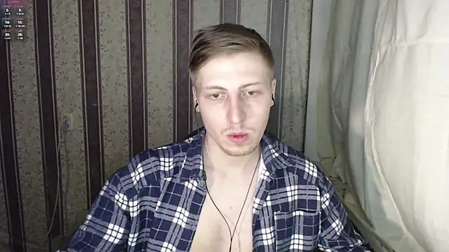 Snapshot of darienlarge chatting on February 2025 06:48:02 PM darienlarge online show from February 2025 06:48:02 PM