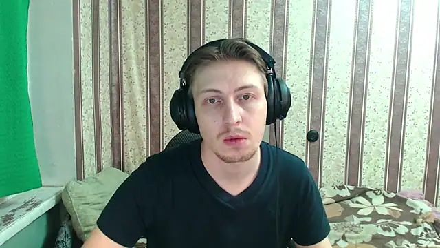 Snapshot of darienlarge chatting on November 2025 05:57:02 PM darienlarge online show from November 2025 05:57:02 PM