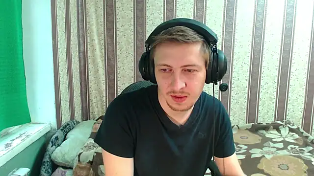 Snapshot of darienlarge chatting on November 2025 07:42:01 AM darienlarge online show from November 2025 07:42:01 AM