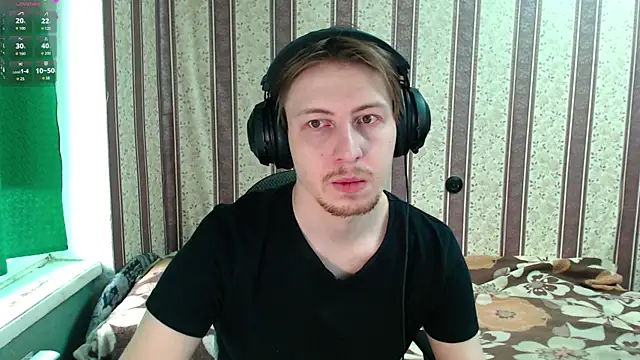 Snapshot of darienlarge chatting on December 2025 10:35:01 AM darienlarge online show from December 2025 10:35:01 AM