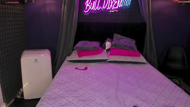 bull vixen2001 online show from September 2025 12:07:01 PM