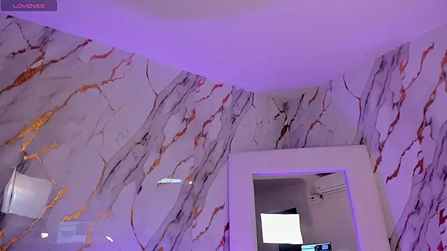 ErikaBenz  online show from December 2025 04:32:01 AM