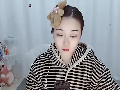 Snapshot of Angel-C chatting on December 2025 01:43:02 AM Angel-C online show from December 2025 01:43:02 AM