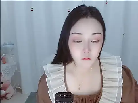 Snapshot of Angel-C chatting on February 2026 01:32:01 AM Angel-C online show from February 2026 01:32:01 AM