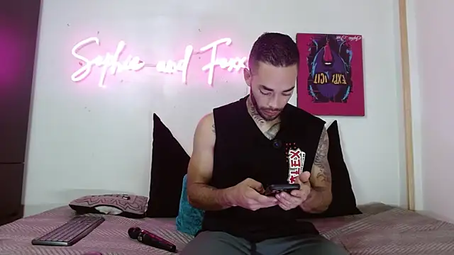 SophieFoxx17 online show from June 2026 12:15:02 PM