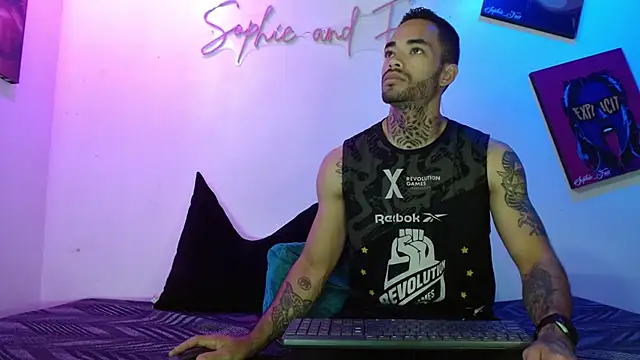 SophieFoxx17 online show from July 2026 12:01:01 PM