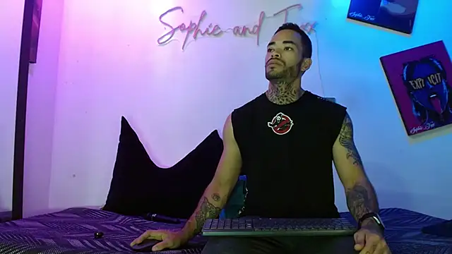 SophieFoxx17 online show from July 2026 12:01:02 PM
