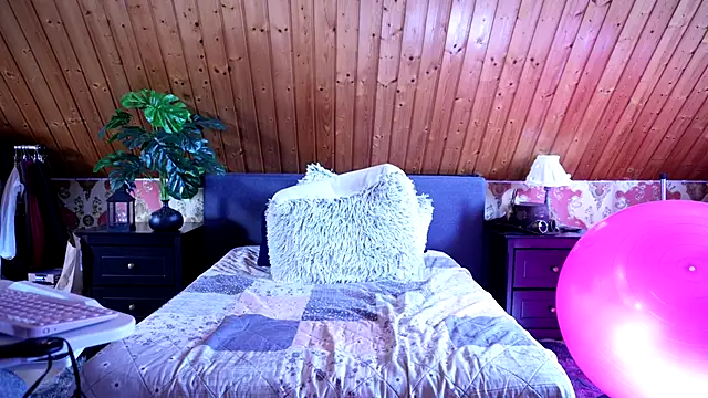 Snapshot of TessaWinter chatting on September 2025 11:22:02 AM TessaWinter online show from September 2025 11:22:02 AM