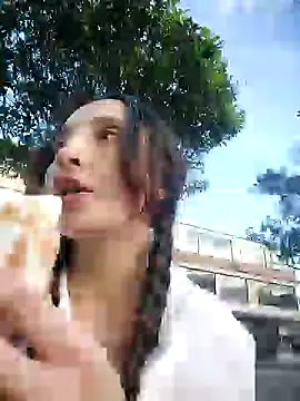 Snapshot of _Laary chatting on December 2024 10:05:02 PM  Laary online show from December 2024 10:05:02 PM