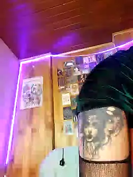 Snapshot of _Laary chatting on January 2025 10:44:02 PM  Laary online show from January 2025 10:44:02 PM