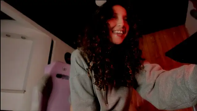 Snapshot of _Laary chatting on February 2025 11:41:01 PM  Laary online show from February 2025 11:41:01 PM