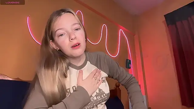 -veranito- online show from September 2025 03:06:02 AM