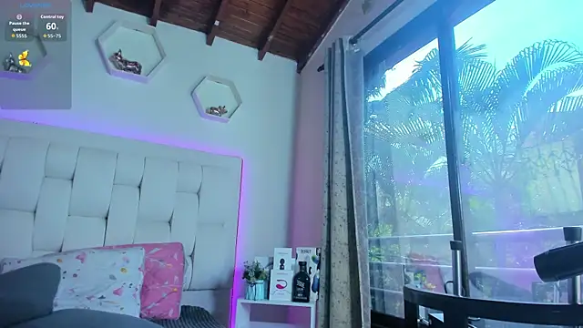 shanakendall online show from September 2025 02:00:01 PM