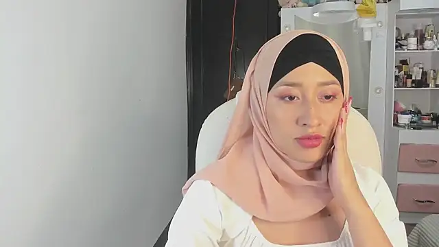 adila anich online show from January 2025 12:24:01 AM