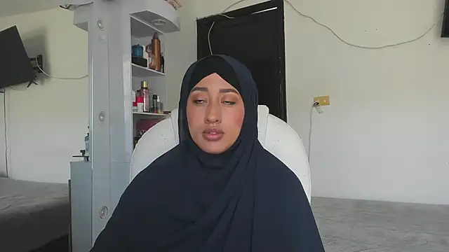 adila anich online show from September 2025 08:36:01 PM