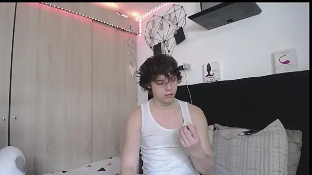 Santiago kiler online show from April 2026 01:04:01 PM