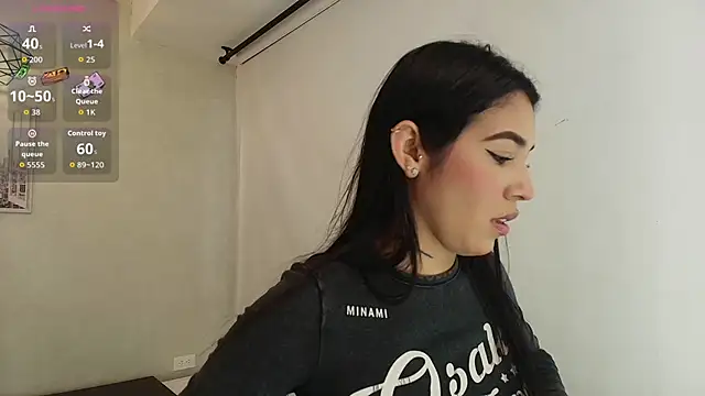 Sassy--Girl online show from November 2025 06:15:01 PM