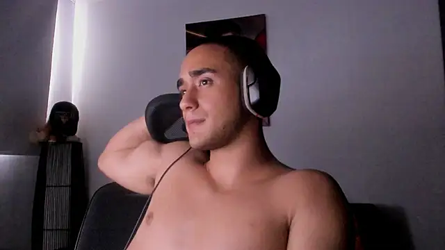 Snapshot of AlexRivera6 chatting on December 2024 10:10:02 PM AlexRivera6 online show from December 2024 10:10:02 PM