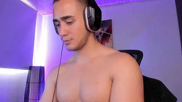 Snapshot of AlexRivera6 chatting on December 2024 09:33:02 PM AlexRivera6 online show from December 2024 09:33:02 PM