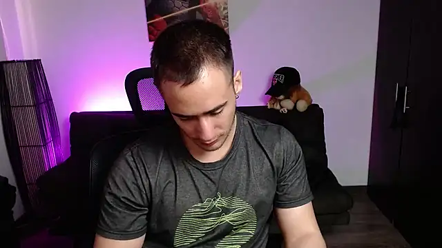 Snapshot of AlexRivera6 chatting on January 2025 10:48:01 PM AlexRivera6 online show from January 2025 10:48:01 PM