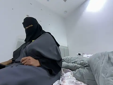 Snapshot of Submissive_Arab chatting on January 2025 01:48:01 PM Submissive Arab online show from January 2025 01:48:01 PM