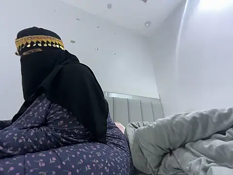 Snapshot of Submissive_Arab chatting on February 2025 11:15:01 PM Submissive Arab online show from February 2025 11:15:01 PM