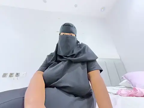 Snapshot of Submissive_Arab chatting on February 2025 11:09:02 PM Submissive Arab online show from February 2025 11:09:02 PM