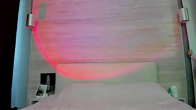 molly hunt  online show from April 2026 03:31:02 AM