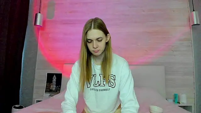 molly hunt  online show from April 2026 04:43:02 AM