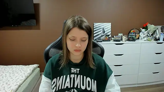 SoniNesti online show from April 2026 03:12:01 PM