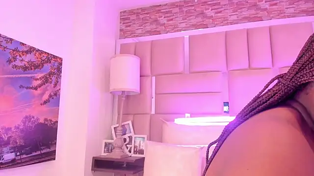 ShaniaBrownn online show from April 2026 11:47:01 AM