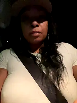 Snapshot of MSweetLindaParks chatting on November 2025 07:56:01 AM MSweetLindaParks online show from November 2025 07:56:01 AM