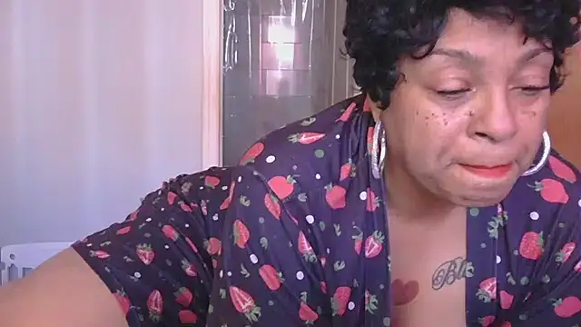 Snapshot of MSweetLindaParks chatting on December 2025 07:01:02 PM MSweetLindaParks online show from December 2025 07:01:02 PM