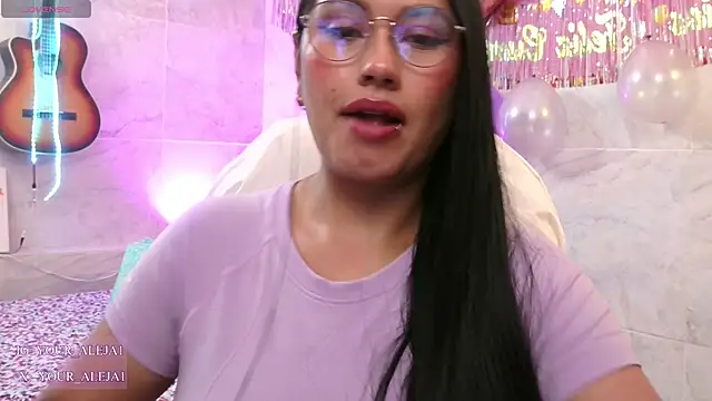 LauraRuiz1 online show from June 2026 01:41:02 AM