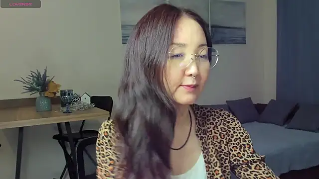 Snapshot of AvroraSakura chatting on December 2024 05:31:01 PM AvroraSakura online show from December 2024 05:31:01 PM