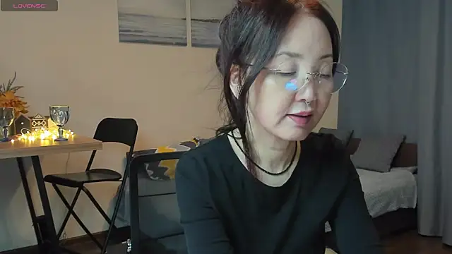 Snapshot of AvroraSakura chatting on December 2024 05:26:02 PM AvroraSakura online show from December 2024 05:26:02 PM