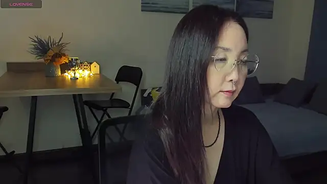 Snapshot of AvroraSakura chatting on December 2024 02:49:02 PM AvroraSakura online show from December 2024 02:49:02 PM