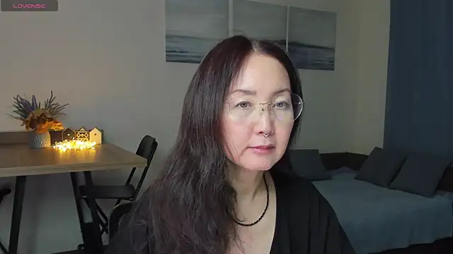 Snapshot of AvroraSakura chatting on December 2024 03:37:01 PM AvroraSakura online show from December 2024 03:37:01 PM