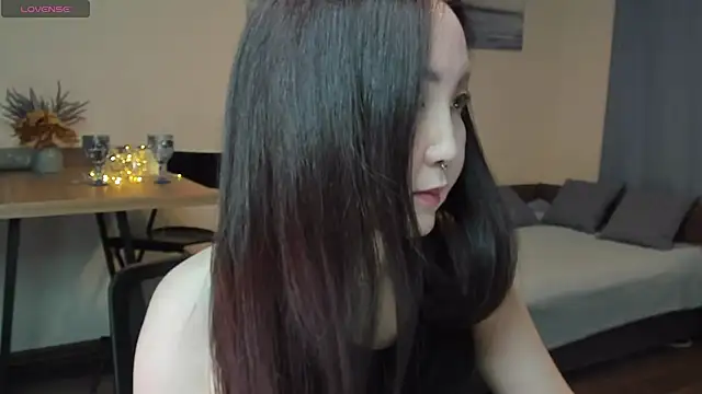 Snapshot of AvroraSakura chatting on February 2025 12:57:02 PM AvroraSakura online show from February 2025 12:57:02 PM