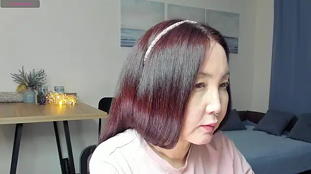 Snapshot of AvroraSakura chatting on February 2025 04:24:02 PM AvroraSakura online show from February 2025 04:24:02 PM