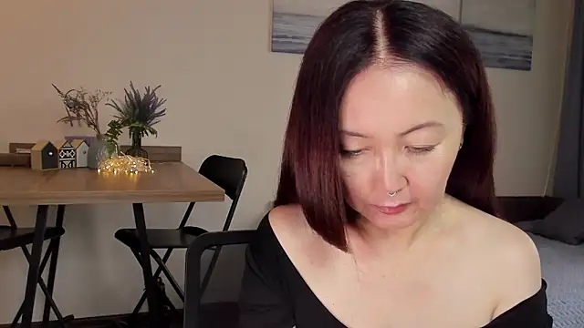 Snapshot of AvroraSakura chatting on September 2025 01:44:02 PM AvroraSakura online show from September 2025 01:44:02 PM