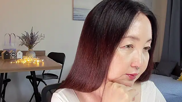 Snapshot of AvroraSakura chatting on October 2025 10:21:01 AM AvroraSakura online show from October 2025 10:21:01 AM