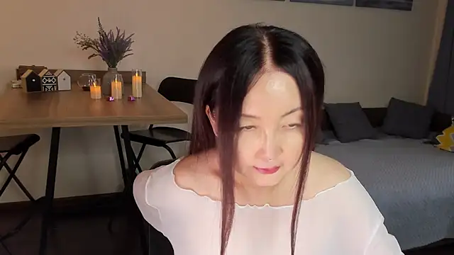 Snapshot of AvroraSakura chatting on October 2025 01:56:02 PM AvroraSakura online show from October 2025 01:56:02 PM