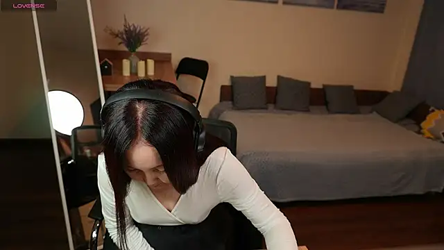 Snapshot of AvroraSakura chatting on November 2025 11:58:01 AM AvroraSakura online show from November 2025 11:58:01 AM