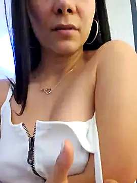 Snapshot of miaeyes chatting on December 2024 03:47:01 PM miaeyes online show from December 2024 03:47:01 PM