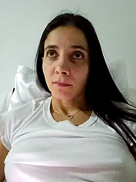 Snapshot of miaeyes chatting on December 2024 01:40:02 AM miaeyes online show from December 2024 01:40:02 AM